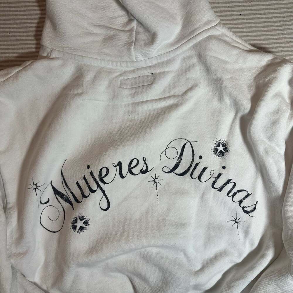 Ghetto Rodeo Mujeres Divinas/Producto de Fe White Cropped Hoodie